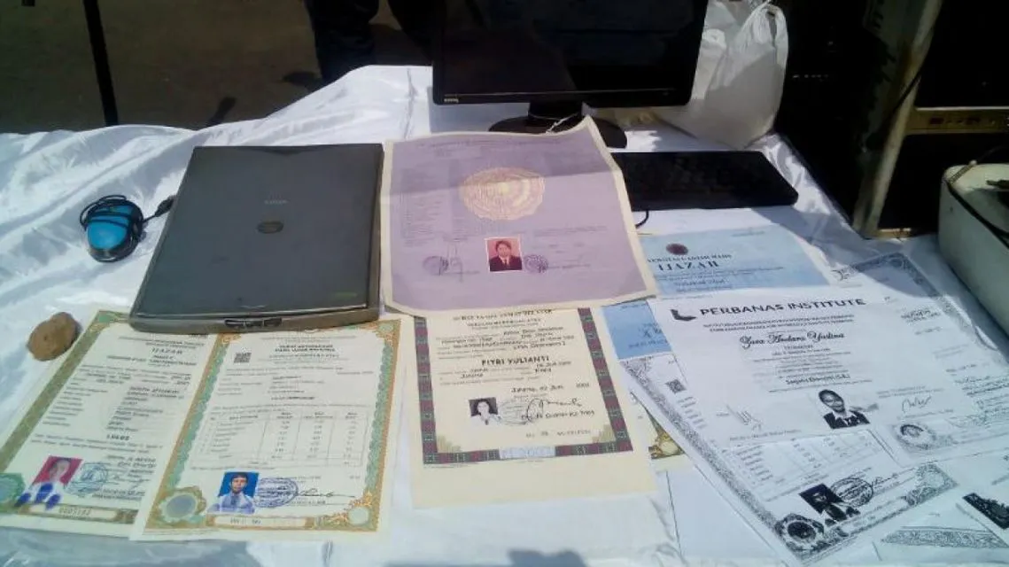 Cara Cek Ijazah di Dikti untuk Identifikasi Keaslian atau Melamar Kerja 4 Ilustrasi ijazah palsu