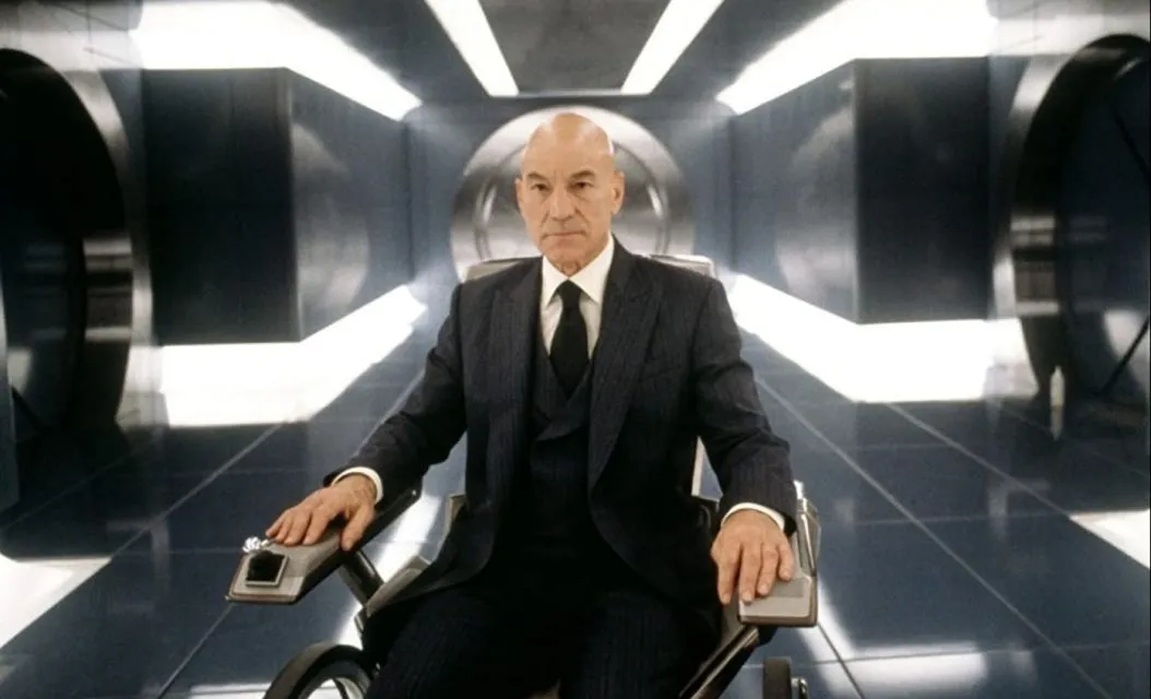 Illuminati yang Diprediksi Akan Debut di Doctor Strange 2. Siapa saja? 8 Patrick Stewart sebagai Professor X dalam sequal pertama Film X-men (2000)