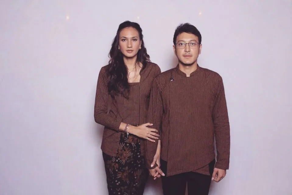 Ide Gaya Fashion ala Couple Nadine Chandrawinata-Dimas Anggara. Sweet! 18 OOTD pasangan