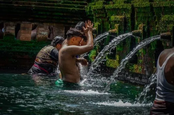 5 Tempat Ritual Melukat Populer di Bali, Wisata Sambil Menenangkan Jiwa 7 Pura Taman Mumbul