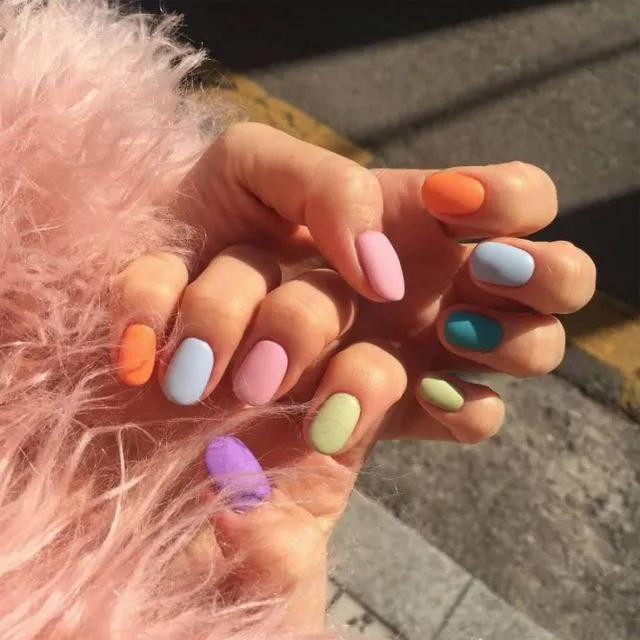 Nail Art Korea yang Tren Tahun ini. Bergradasi sampai yang Ada Berliannya~ 11 tonal nail