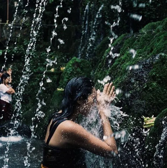 5 Tempat Ritual Melukat Populer di Bali, Wisata Sambil Menenangkan Jiwa 9 Pura Tirta Sudamala