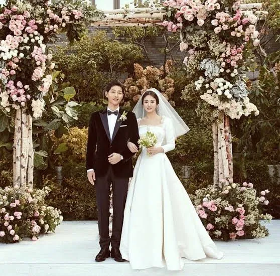 Deretan Gaun Pernikahan Artis Korea yang Memikat Mata. Cantik! 8 Gaun Penganti Artis Korea
