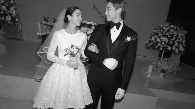 Deretan Gaun Pernikahan Artis Korea yang Memikat Mata. Cantik! 11 Gaun Penganti Artis Korea