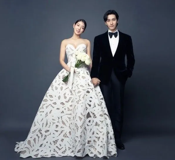Deretan Gaun Pernikahan Artis Korea yang Memikat Mata. Cantik! 14 Gaun Penganti Artis Korea