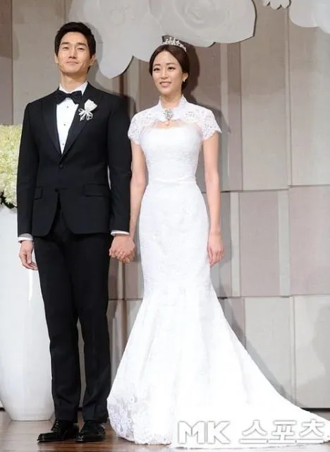 Deretan Gaun Pernikahan Artis Korea yang Memikat Mata. Cantik! 13 Gaun Penganti Artis Korea