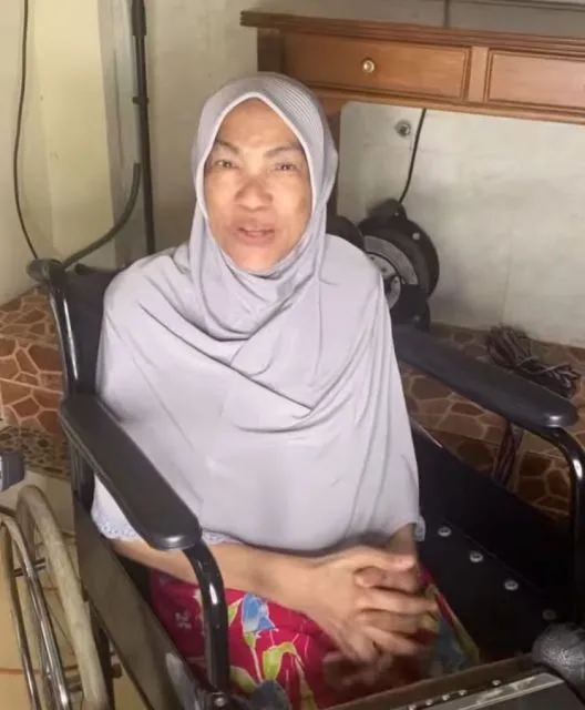 Dorce Gamalama Dimakamkan Sebagai Laki-Laki dengan Protokol Covid-19 2 Pemakaman dorce