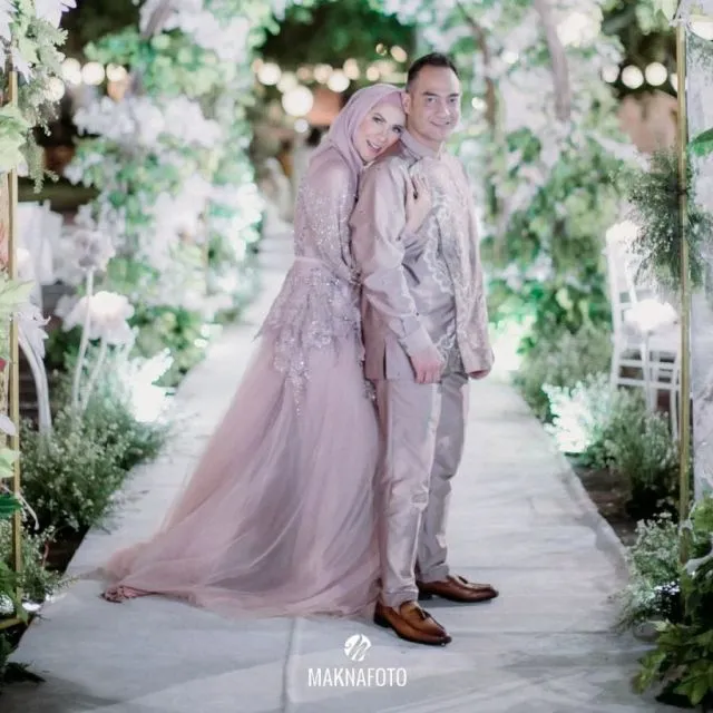 Detail Lamaran Venna Melinda-Ferry Irawan yang Menawan. Romantis! 9 Acara lamaran artis