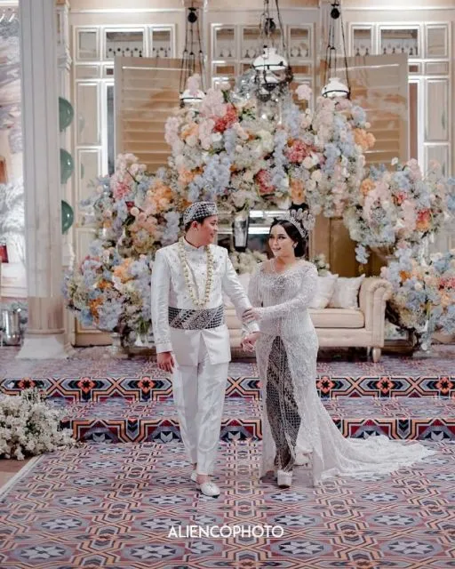 Detail Acara Akad dan Resepsi Pernikahan Adik Ayu Ting Ting. Elegan! 18