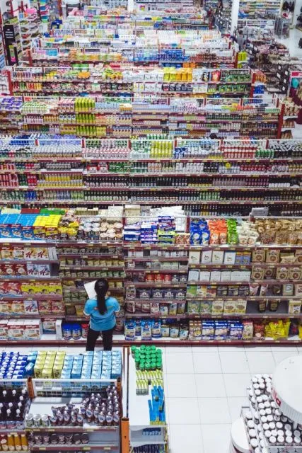 Suka Duka Jadi Karyawan Minimarket. Banyak Banget Rintangannya! 7 Karyawan minimarket