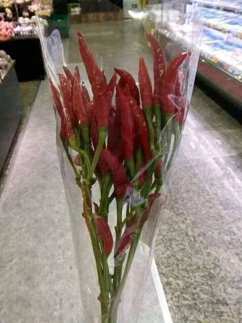Kado Valentine Kreatif nan Absurd, Auto Gagal Romantis. Jangan Ditiru! 13 Kado valentine