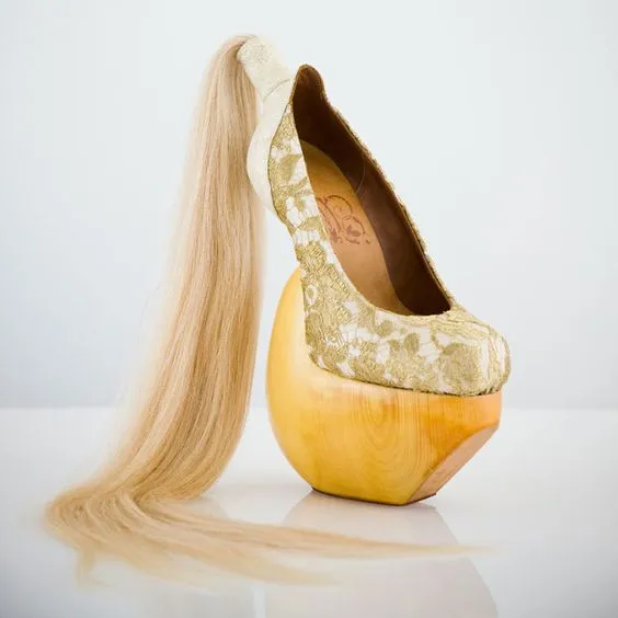 7 Sepatu yang Bentuknya Super Aneh. Bikin Bingung, Gimana Pakainya? 10