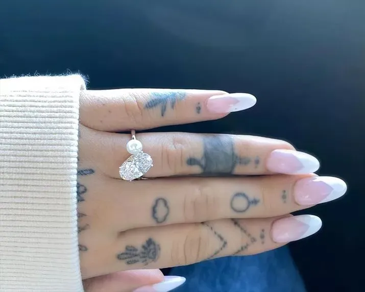 Cincin Nikah dan Tunangan Unik Para Seleb. Terbaru, HyunA dan DAWN 11 Cincin tunangan unik