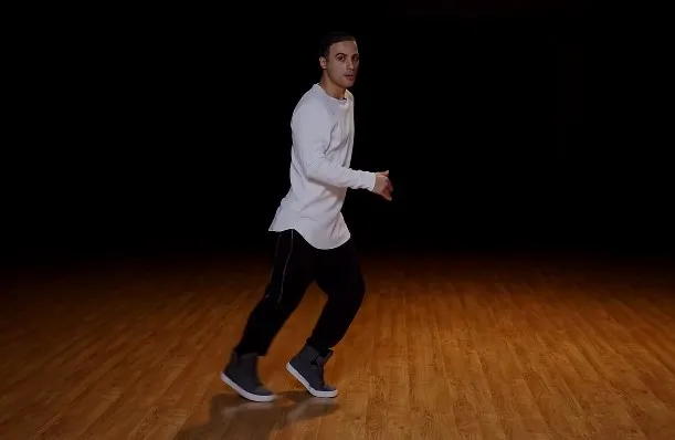 Sebelum Ada TikTok, ini 8 Dance yang Viral di Internet. Masih Ingat? 16 Moonwalk dance viral