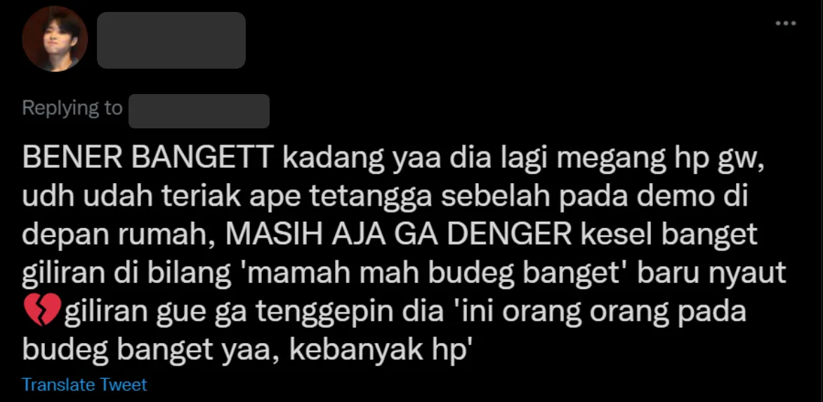 Curhat Kocak Warganet Saat Ngajak Ngobrol Orang Tua yang Sedang Main HP 17 Dikatain budek