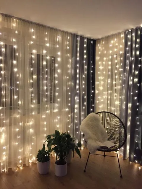11 Kreasi Lampu Tumblr untuk Kamar Tidur Selain Digantung di Dinding 12 Kreasi lampu tumblr di jendela
