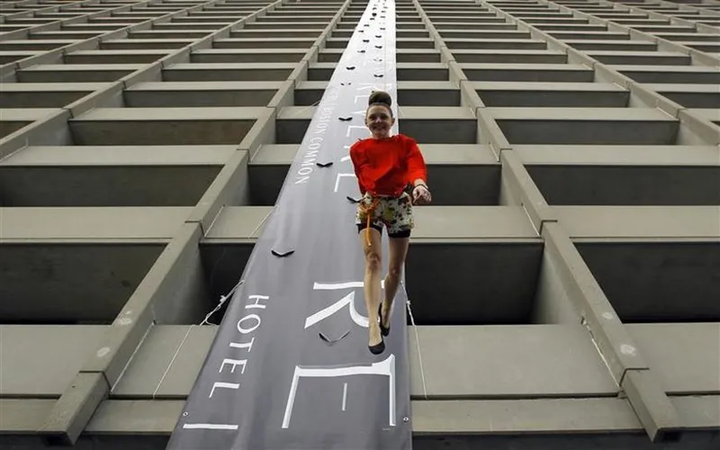 Lokasi Fashion Show Paling Unik di Dunia. Ada yang di Dalam Air! 13