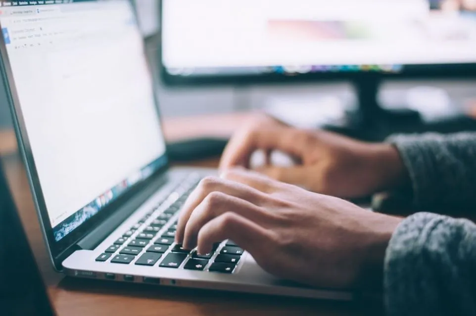 7 Cara Menjadi Moderator yang Baik di Berbagai Acara 8 cara menjadi moderator