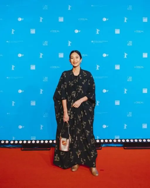 Potret Memukau Artis Film Before, Now & Then (Nana) di Berlinale Film Festival 2022 11 Happy Salma dengan Lanvin
