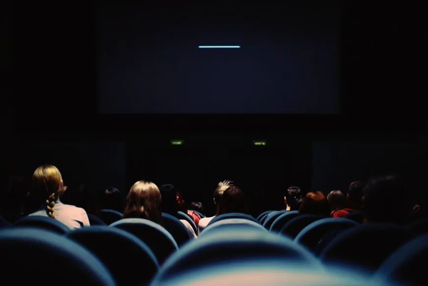 Tips Biar Nonton Film Horor Terasa Lebih Enjoy Buat Penakut. Wajib Dicoba! 8 Tutup mata saat ada hantu!