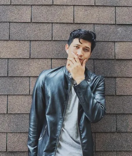 Potret Gaya Kasual Aditya Zoni, Adik Ammar Zoni yang Telah Menikah 15 Aditya Zoni