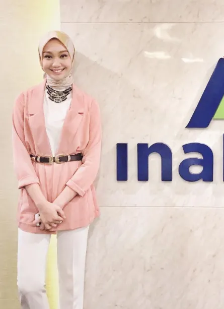 Inspirasi Gaya Formal dan Profesional ala Seleb TikTok Vina Muliana 12 Gaya Vina Muliana
