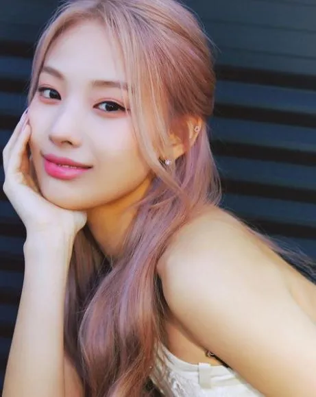 Potret Gaya Member NMIXX, Girl Group JYP Entertainment yang Baru Debut 10 Jinni