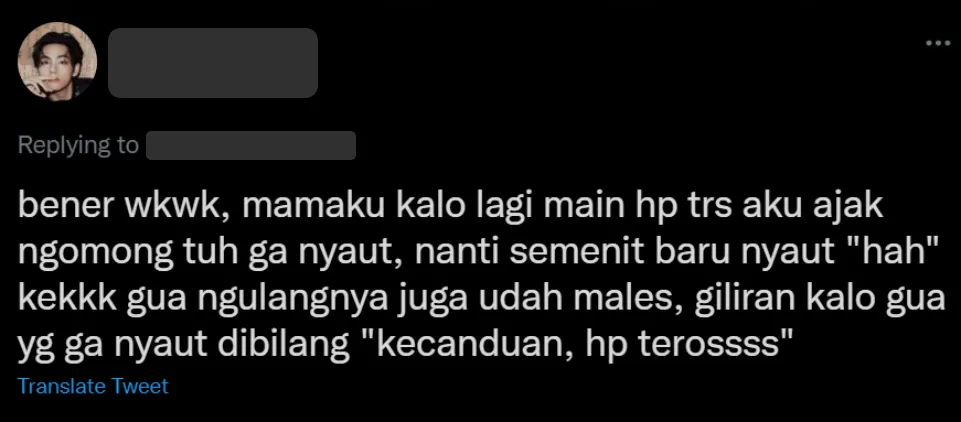 Curhat Kocak Warganet Saat Ngajak Ngobrol Orang Tua yang Sedang Main HP 12 Kecanduan HP