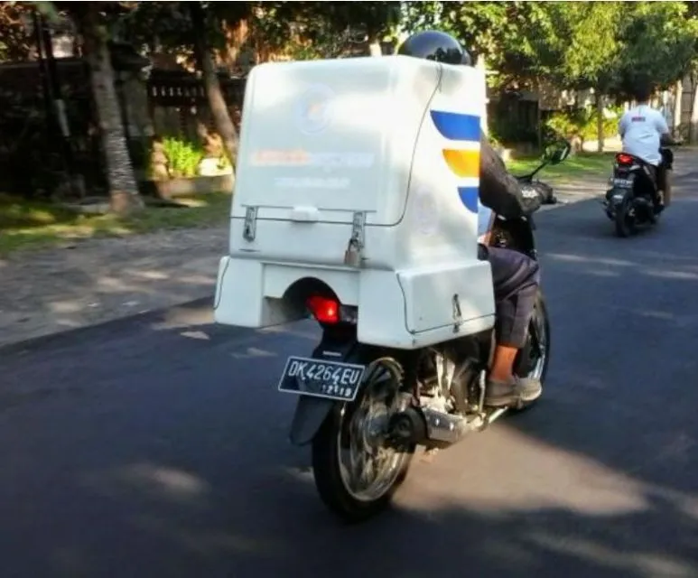 Sisi Prihatin Kurir Ekspedisi yang Jarang Kita Sadari. Sosok yang Selalu Ditunggu~ 5 Keprihatinan kurir