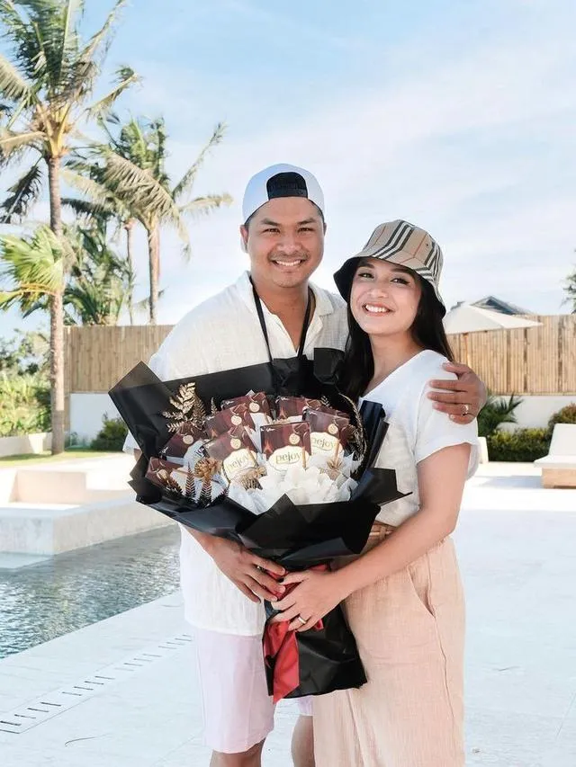 8 Artis yang Melahirkan Anaknya di Tanggal Cantik. Terbaru Aurel dan Nadine 16 Chelsea Olivia