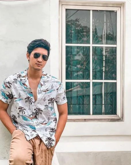 Potret Gaya Kasual Aditya Zoni, Adik Ammar Zoni yang Telah Menikah 14 Aditya Zoni