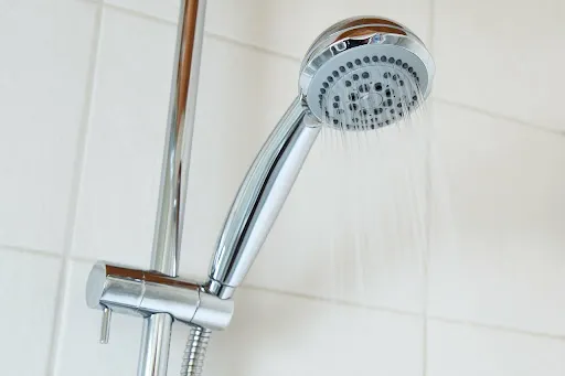 Tata Cara Mandi Wajib Setelah Haid dan Penjelasannya 2 Tata cara mandi wajib pakai shower