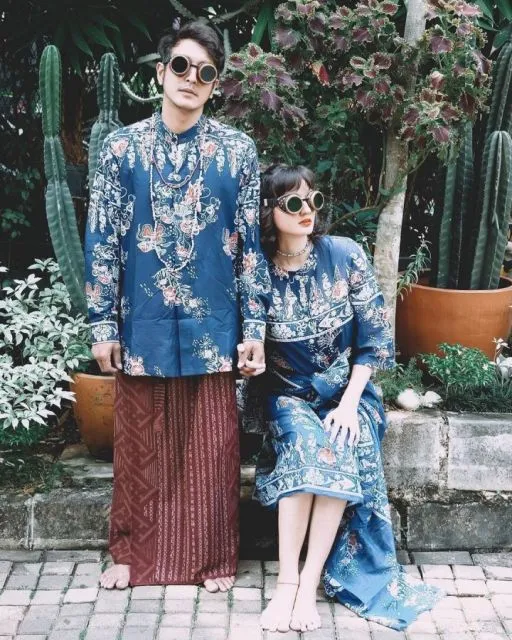 Ide Gaya Fashion ala Couple Nadine Chandrawinata-Dimas Anggara. Sweet! 19 OOTD pasangan