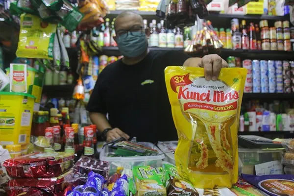 Minyak Goreng Langka, ini Tips Berburu Barangnya. Nggak Perlu Sampai Nimbun! 7 Minyak goreng di pasar tradisional