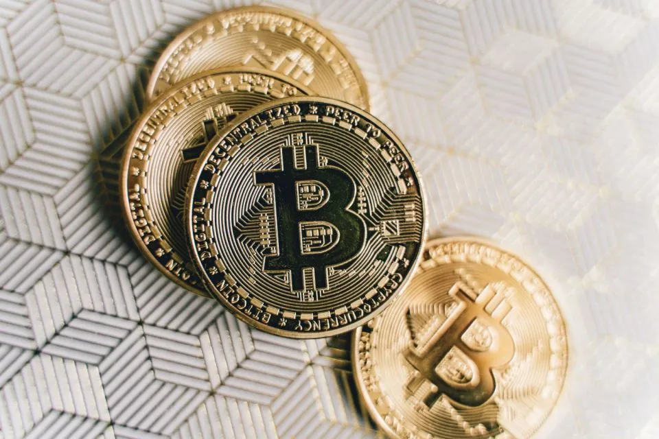 Sederet Tren Bisnis Artis dari Masa ke Masa, Mengikuti Perkembangan Zaman Banget! 9 Kripto artis