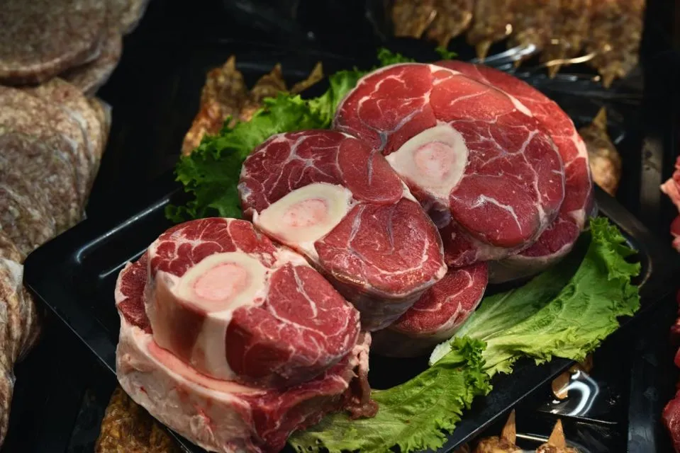 5 Keuntungan Memasak dengan Air Kelapa. Gurih dan Empuk! 6 Daging merah segar