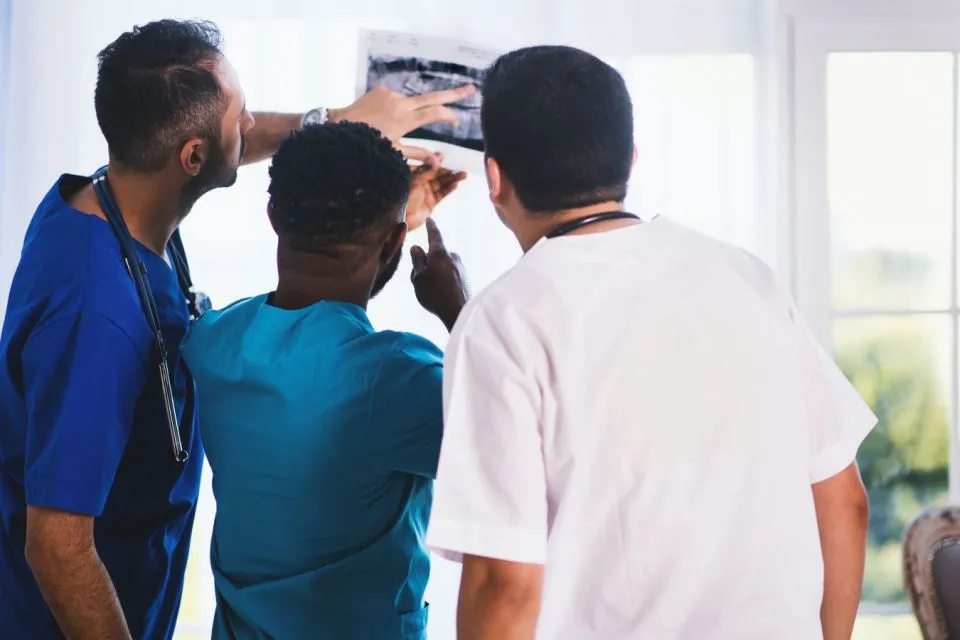 Fakta Tentang Video Viral Kebal Suntik Vaksin di Baduy 5 Tiga Orang Dokter