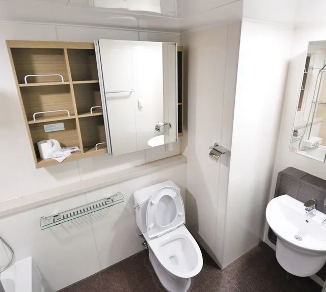Doa Masuk & Keluar Kamar Mandi (Arab, Latin & Artinya) 4 doa keluar kamar mandi