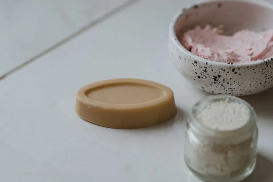 Body Scrub VS Bath Gloves, Mana yang Lebih Efektif Eksfoliasi Kulit? 5 Body scrub vs bath gloves