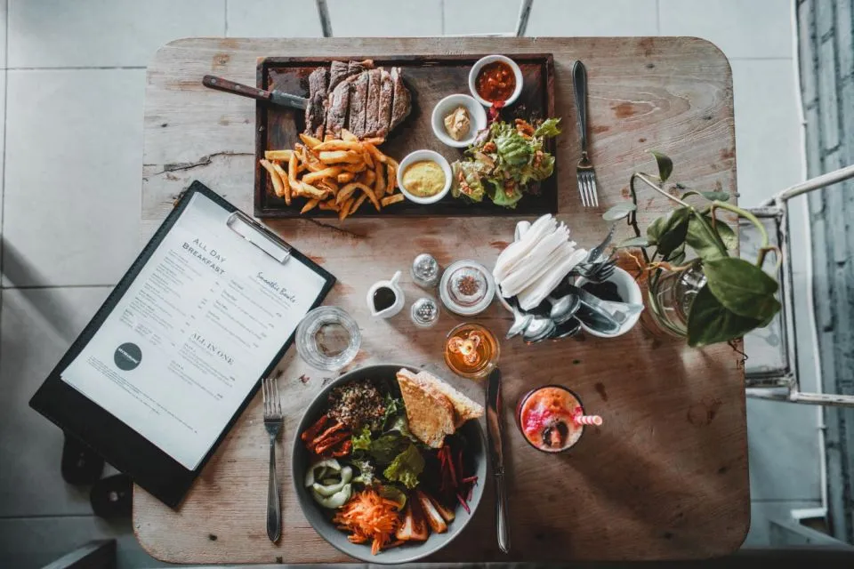 5 Tips Donor Darah yang Wajib Dipraktikkan. Pertama Kali Tetap Nyaman! 8 Menu salad dan steak daging