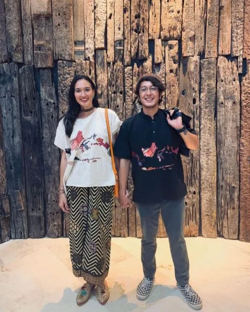 Ide Gaya Fashion ala Couple Nadine Chandrawinata-Dimas Anggara. Sweet! 12 OOTD pasangan