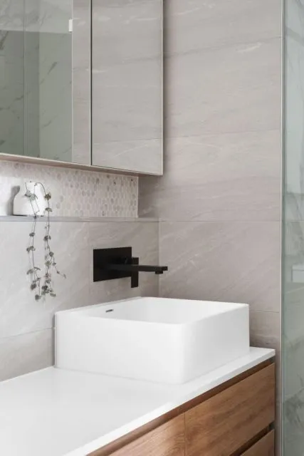 Cara Menghilangkan Noda Tetesan Air di Dinding Kamar Mandi Paling Efektif 4