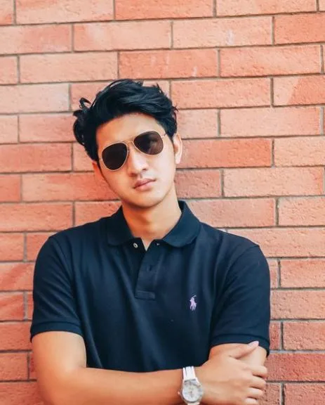 Potret Gaya Kasual Aditya Zoni, Adik Ammar Zoni yang Telah Menikah 11 Aditya Zoni