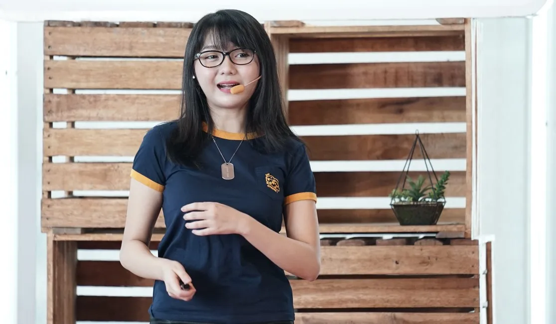6 Streamer Game Terbaik di Indonesia. Ciri Khasnya Bikin Menghibur! 7 Sarah Viloid