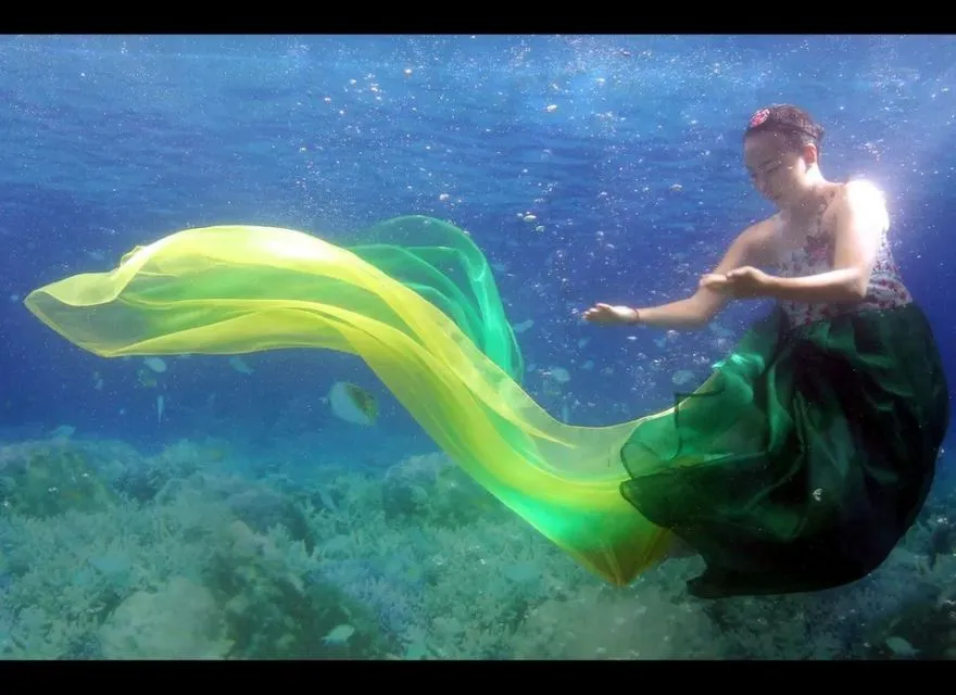 Lokasi Fashion Show Paling Unik di Dunia. Ada yang di Dalam Air! 12 Fashion show unik