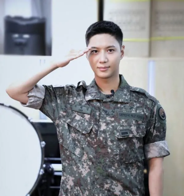 10 Idol Korea yang Selesai Wajib Militer pada 2022. Terbaru ada Suho EXO 20 Idol Korea yang selesaikan wamil 2022