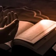 Surat Al Baqarah 285 – 286 Latin, Keutamaan & Cara Mengamalkan