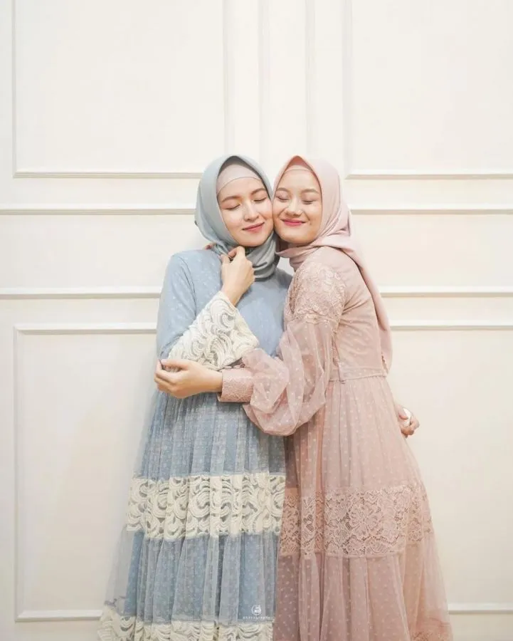 6 Kakak-Adik Artis yang Hamilnya Berbarengan. Gemes, ya~ 12 Dinda Hauw dan Ninie Mbayang
