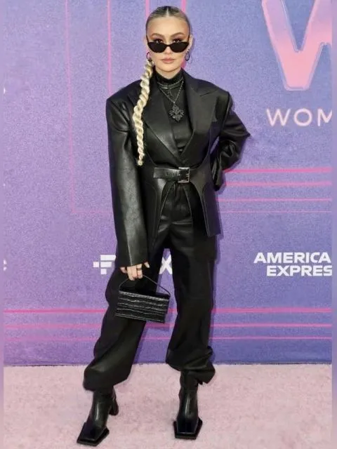 Outfit Serba Hitam Agnez Mo di Billboard Women in Music Awards 2022 5 Agnezmo style