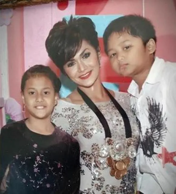 Sambil Gendong Ameena, Krisdayanti Kenang Momen Haru Mengasuh Aurel Saat Bayi 4 Krisdayanti